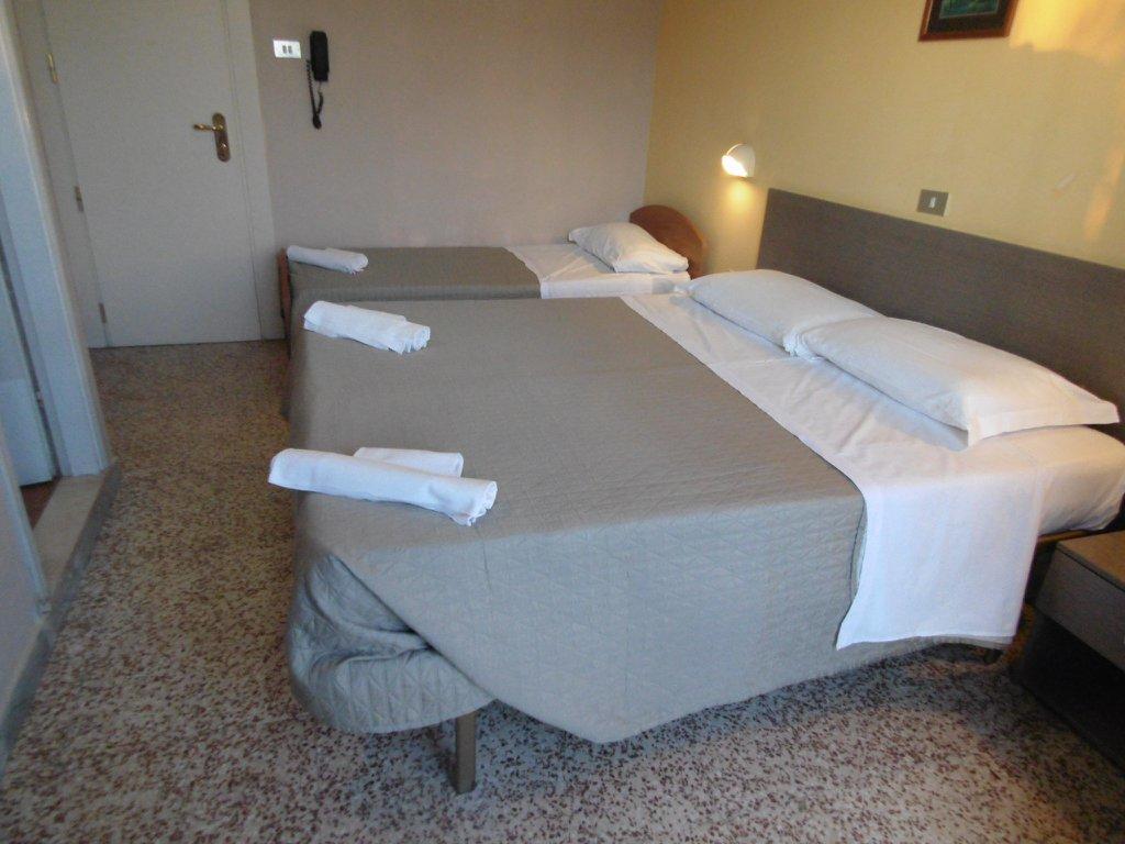 Hotel Britta Rimini Bagian luar foto